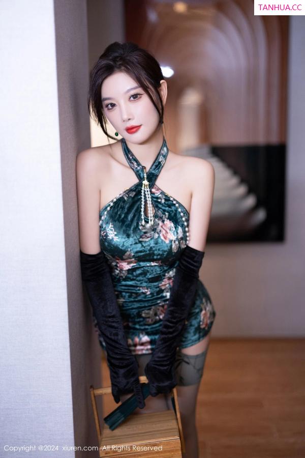 杨晨晨 sugar小甜心CC [XiuRen]高清写真图 2024.09.14 No.9165 杨晨晨Yome 黑丝美腿第17张图片